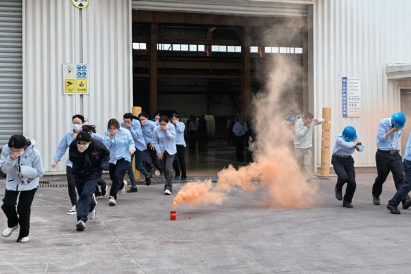 實(shí)戰(zhàn)練兵！公司組織員工開展消防實(shí)操演練